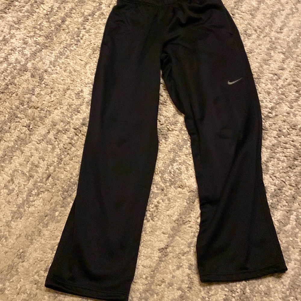 Nike Men’s Medium Therma Fit jogger